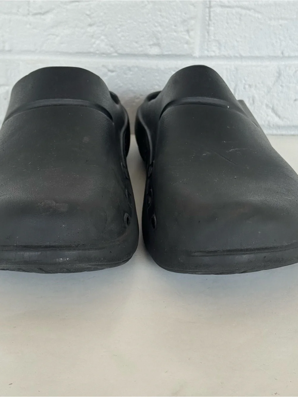 OOFOS OOcloog Recovery Clogs Men's 11/Women's 13